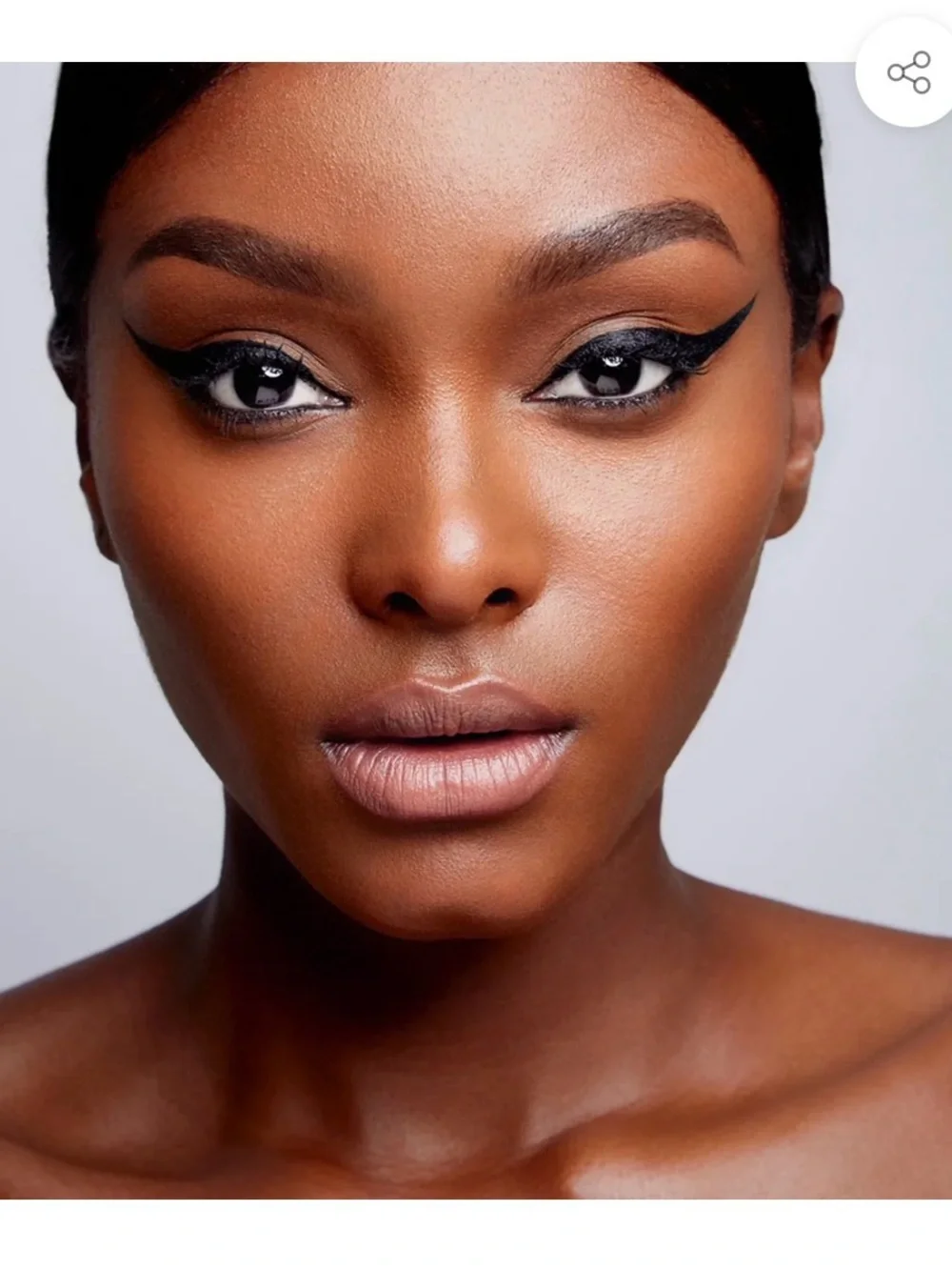 Uzo Blaque Liquide Eyeliner - Extra Fine Felt Tip Application